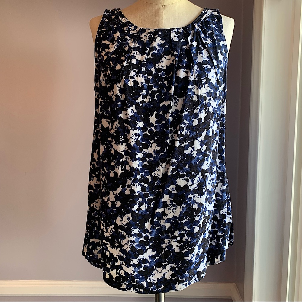 White House Black Market pleat neck sleeveless shell modern polka dot Size Small